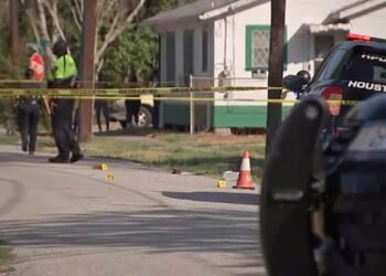 1 man killed, suspected shooter at large as TSU and UH officers assist HPD