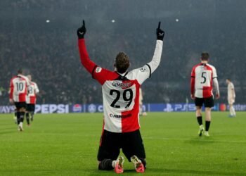 Santiago Giménez Strikes Against Bayern Munich and Complicates Their Qualification to the Champions League Round of 16