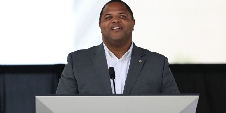 Dallas mayor leaves Democratic Party, switches to GOP