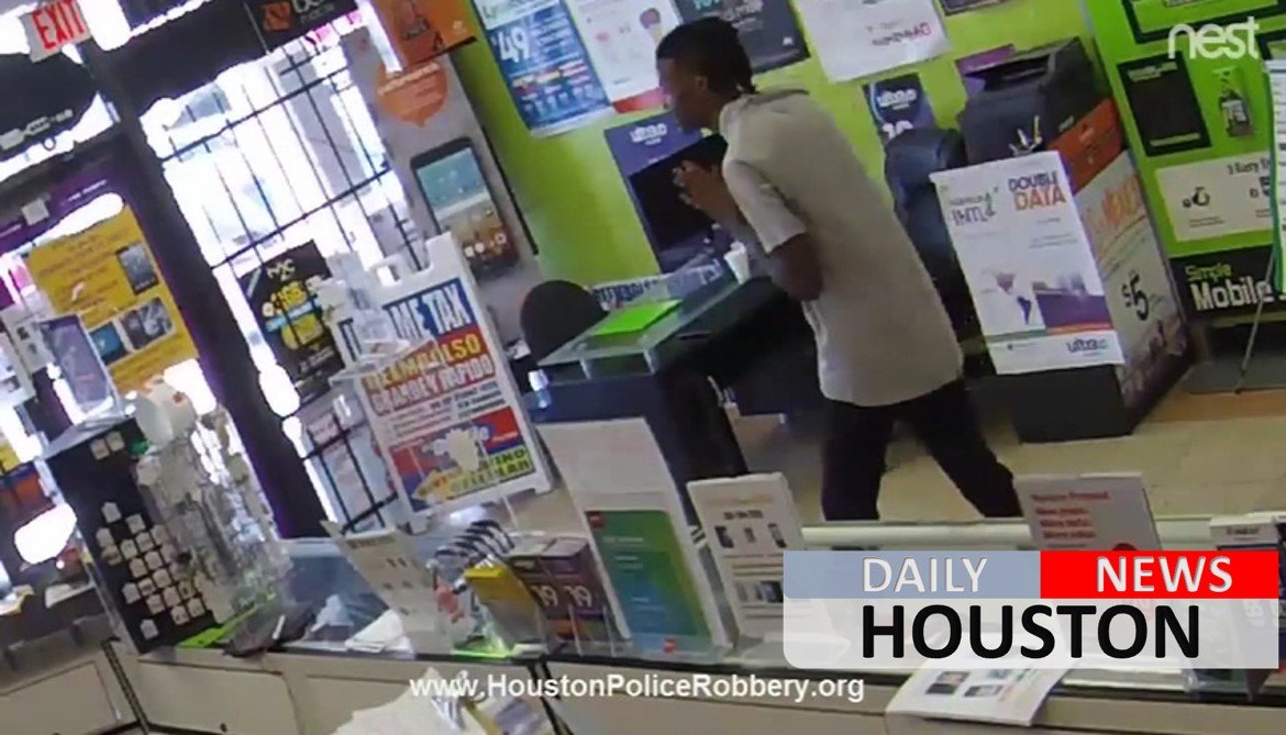 Phone store employee locks man in store during attempted robbery in SW Houston