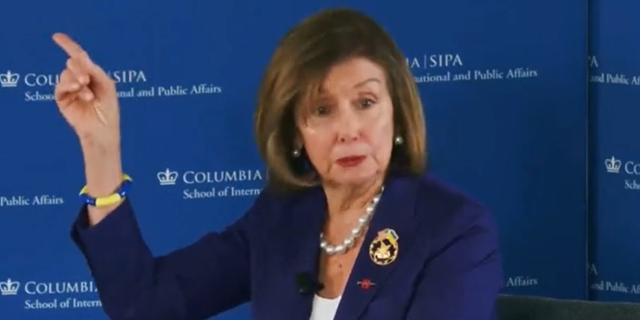 Pelosi flustered after embarrassing gaffe with Hillary Clinton caught on camera
