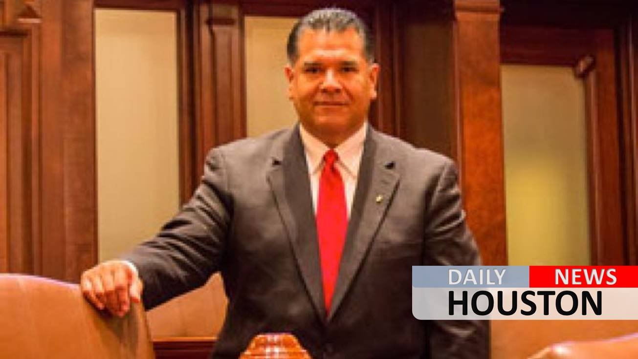 Illinois state senator apologizes for mock Trump assassination photos at fundraiser