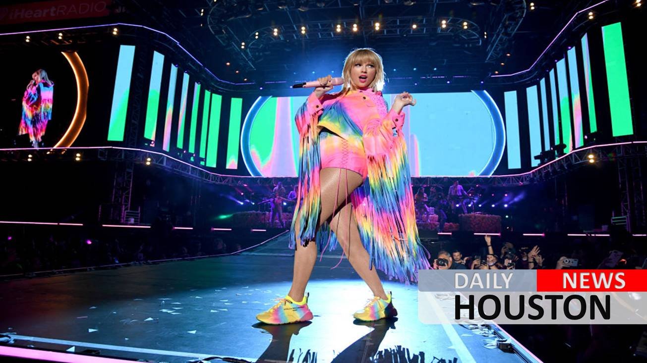 Taylor Swift wins top honor, calls out White House in acceptance speech at VMAs