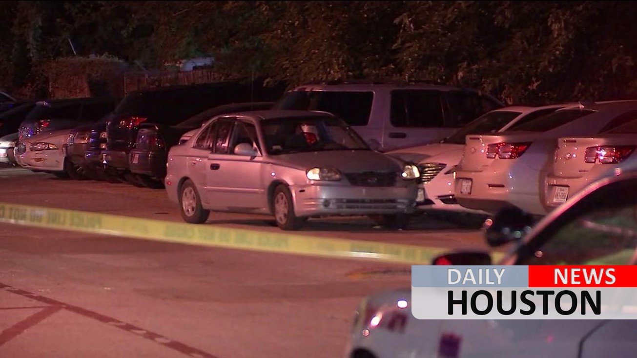 Woman shot in the head after argument at apartment complex in N. Harris County