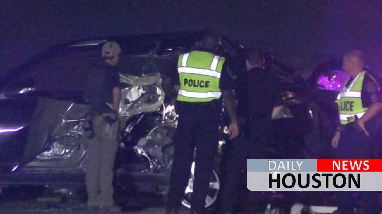 1 person killed in violent crash involving 2 vehicles in League City