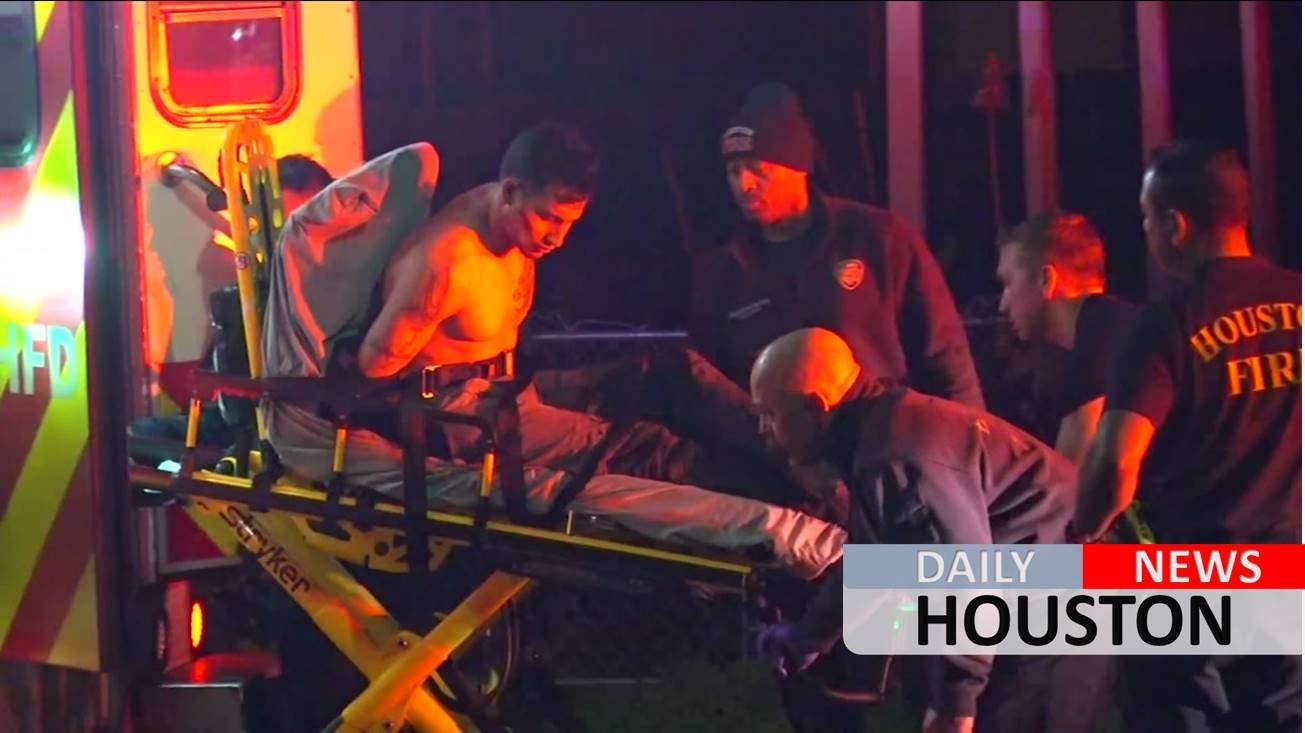 Suspect caught burglarizing pawn shop fires at police during shootout in N. Houston