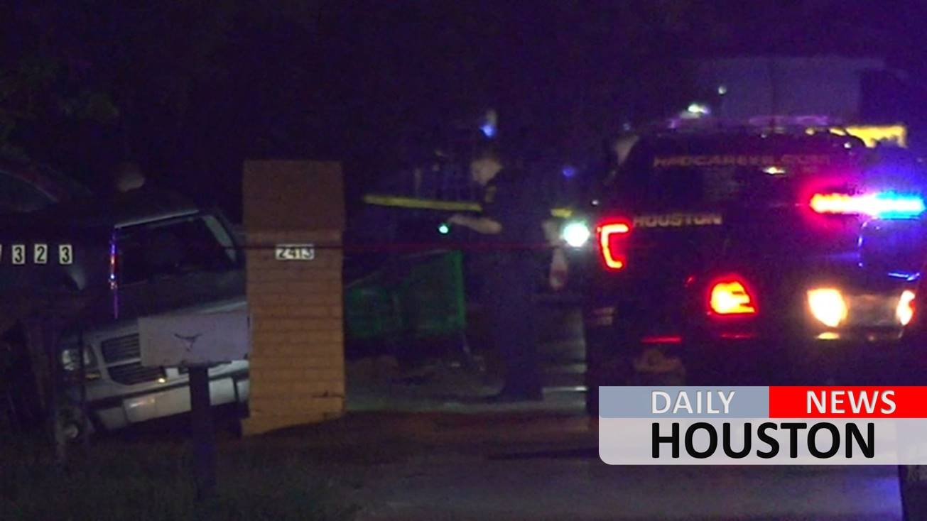 Officer shoots at man at same time man turns gun on himself