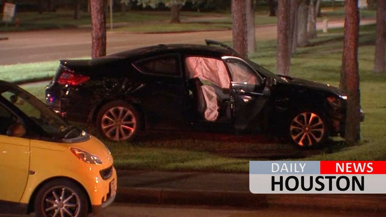 Woman with baby crashes during chase with off-duty officer in Clear Lake