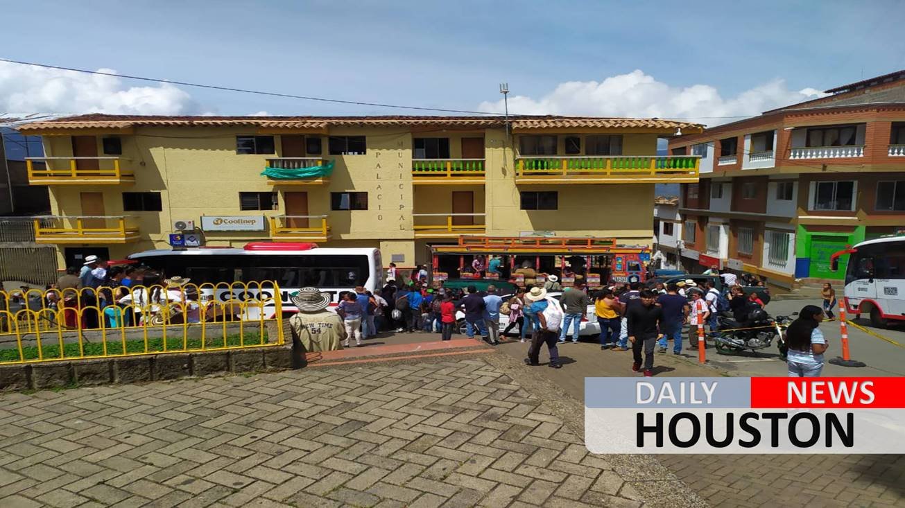 Grupos armados provocan el desplazamiento de más de 800 campesinos en Colombia