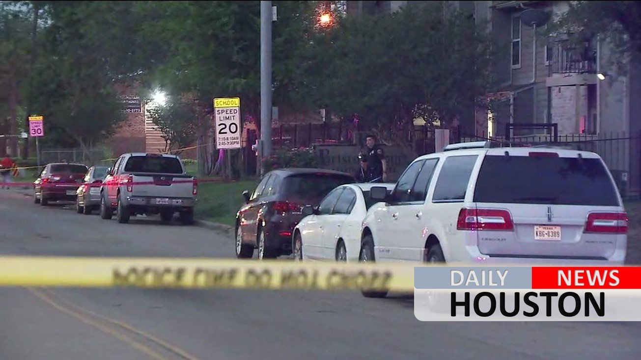 Man shot and killed at apartment complex near elementary school in SW Houston