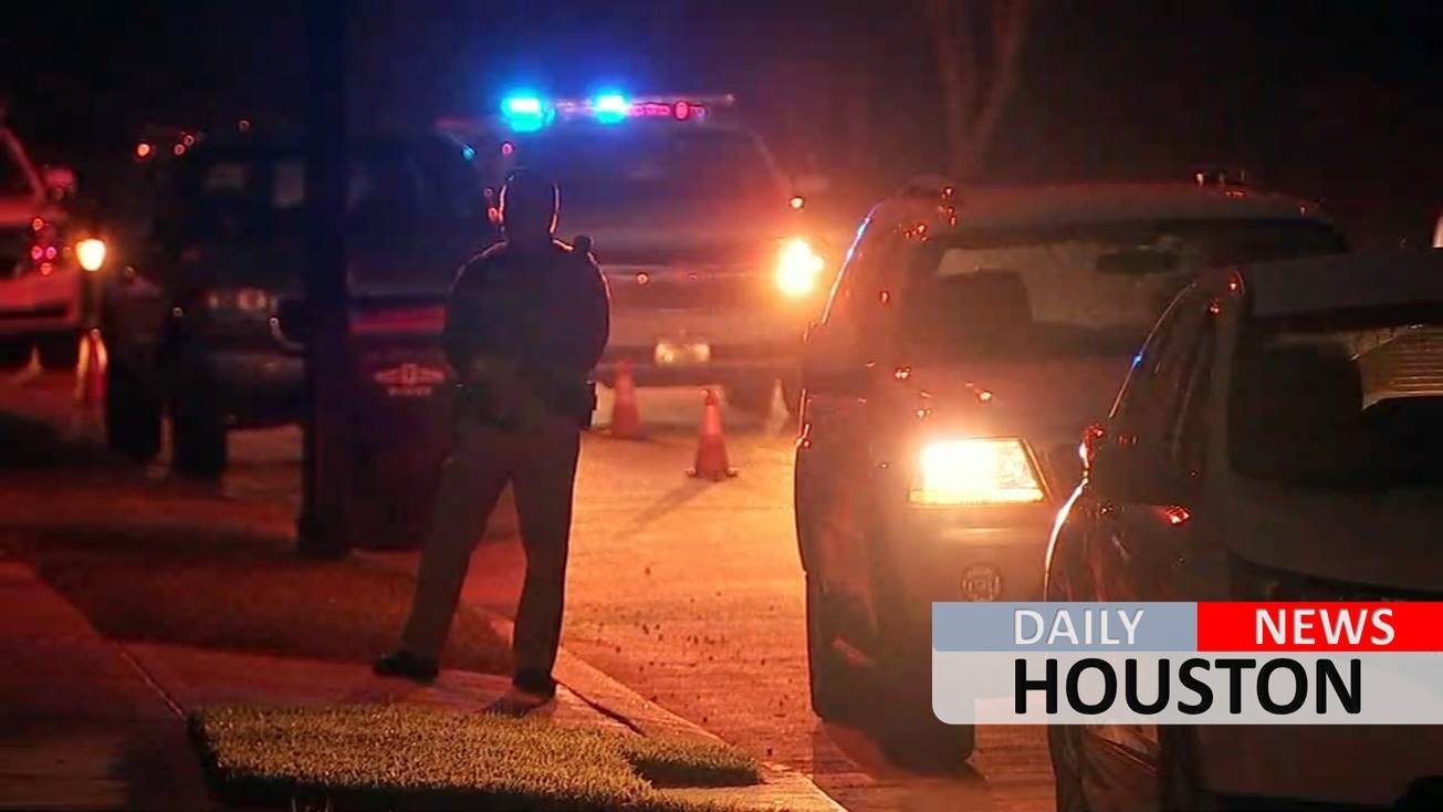 Panicked father rushes into street for help after 3-year-old accidentally shoots himself in Katy