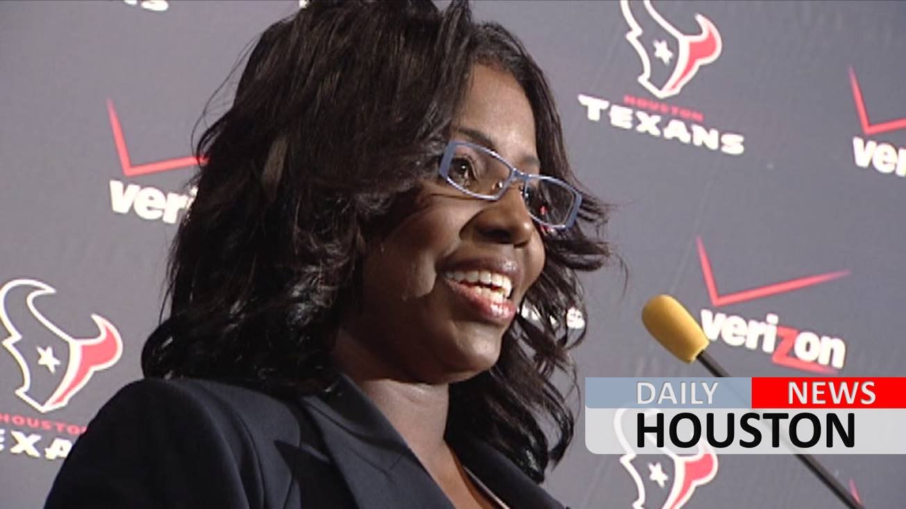 Texans cheerleader director resigns in face of lawsuits by former squad members