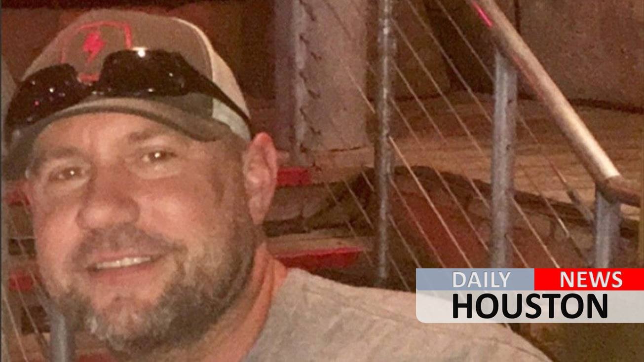 Texas police officer dies after shot in head during gunbattle with robbery suspects