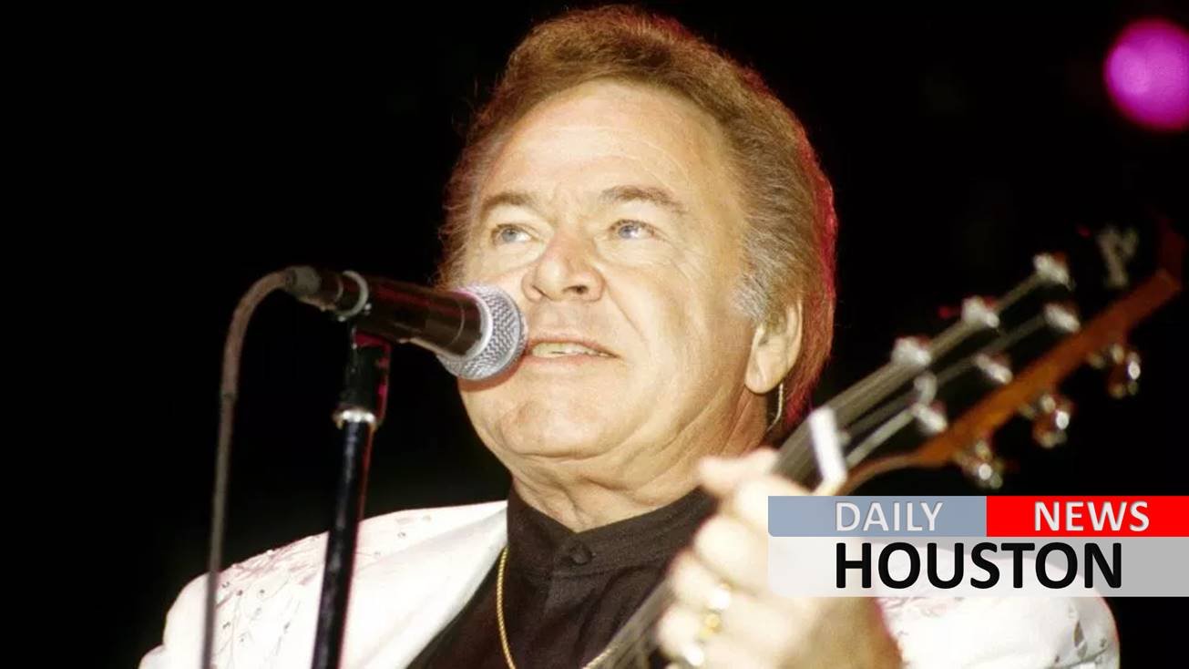 Roy Clark, country music legend and ‘Hee Haw’ star, dead at 85