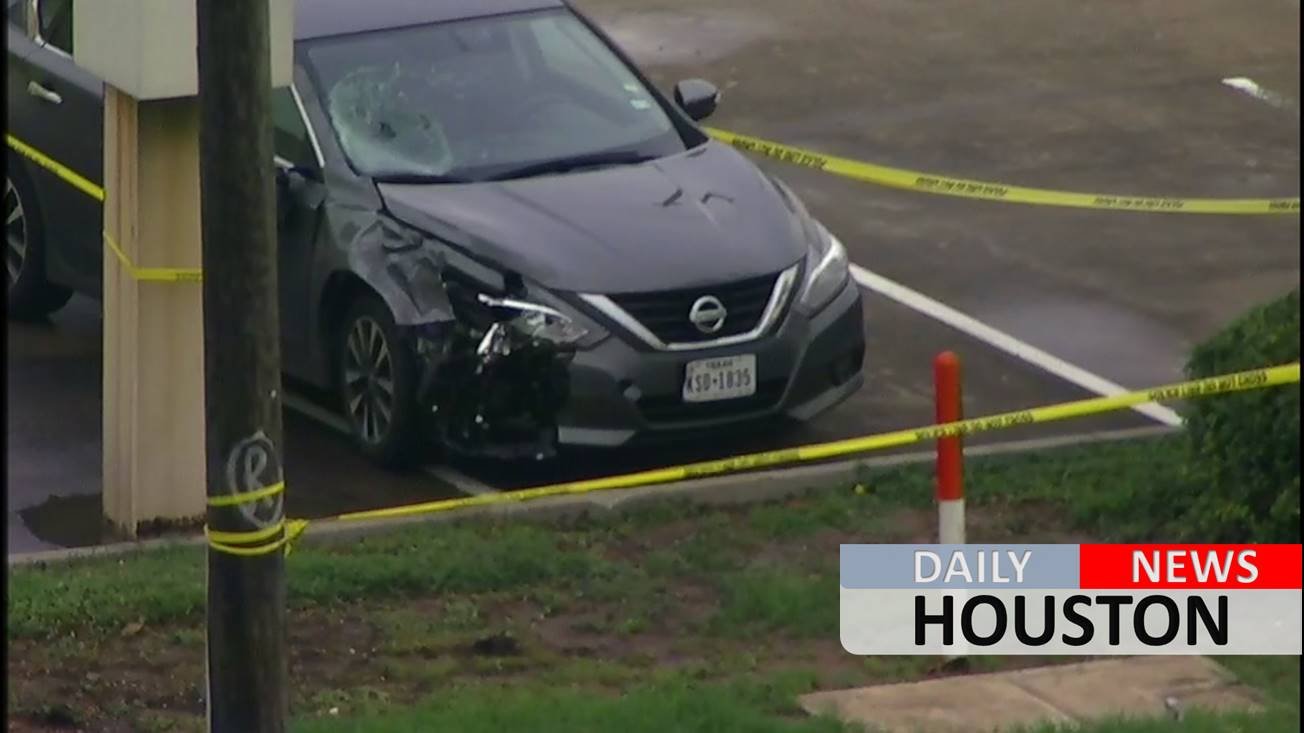 1 killed in wreck on Gulf Freeway feeder road at Edgebrook