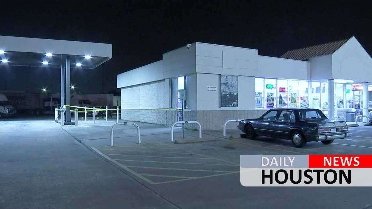 Man collapses and dies after being shot during fight at gas station in northeast Harris County