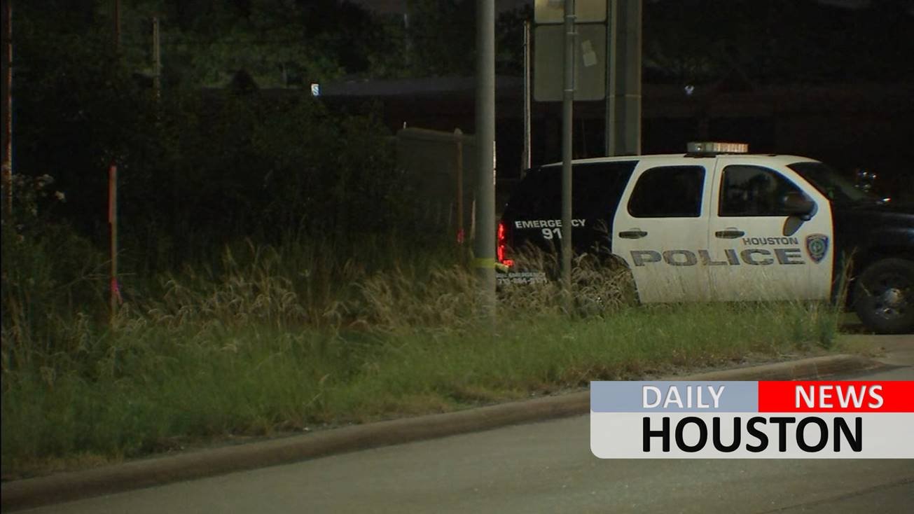 Man walking by finds human skull, crucifix and machete in woods in Clear Lake