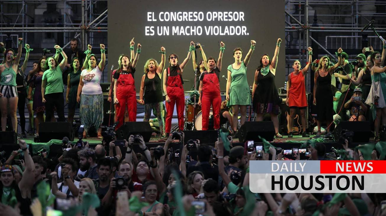 Miles de argentinas relanzan la campaña por el aborto legal con el primer ‘pañuelazo’ del año