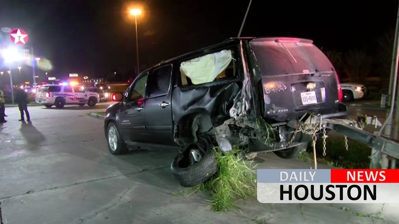 Deputies searching for chase suspect who crashed into a family in NW Harris Co.