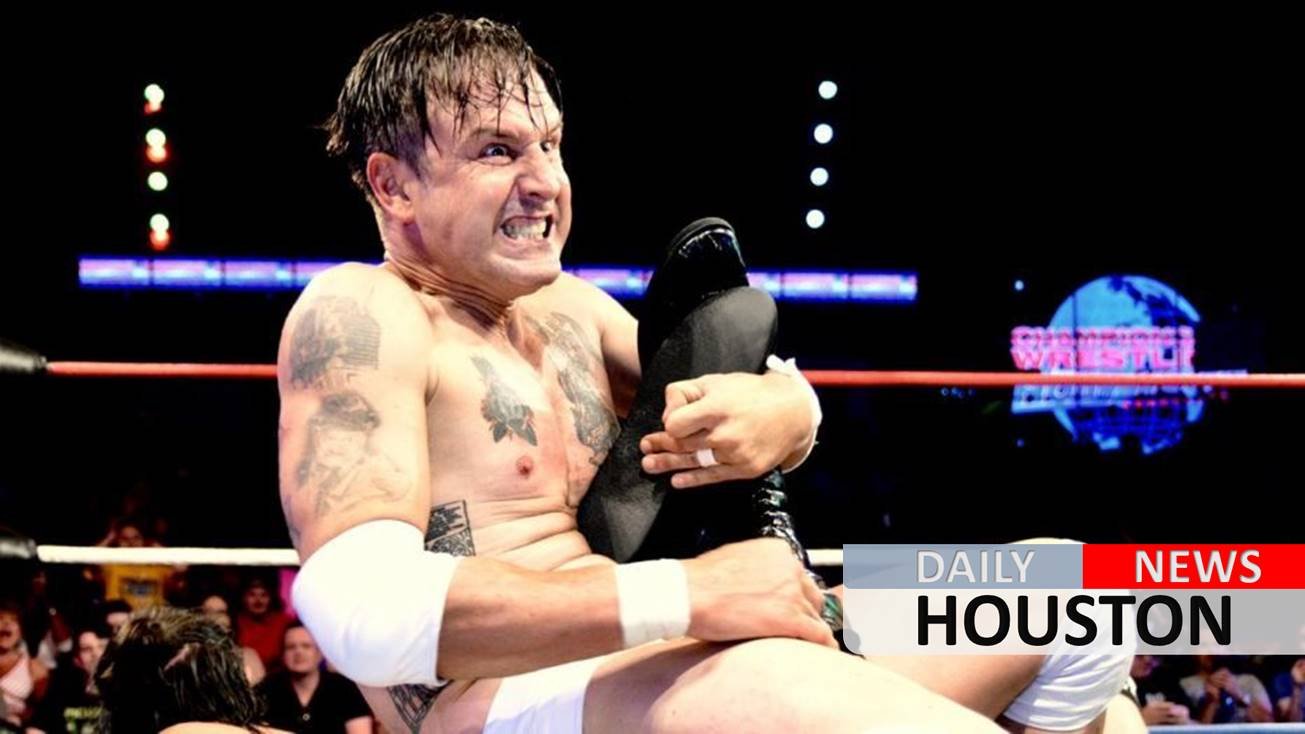 David Arquette suffers bloody neck wound in ‘death match’ wrestling event