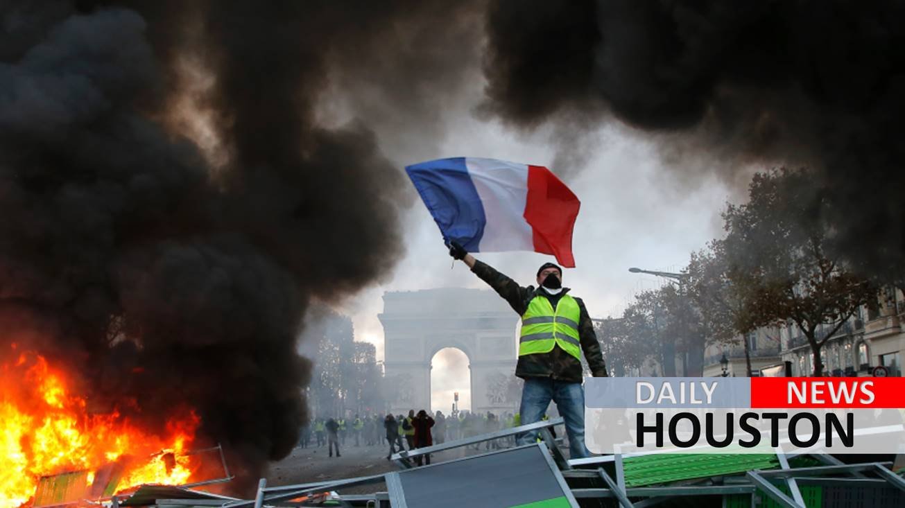 Versailles to close Saturday as precaution against protests