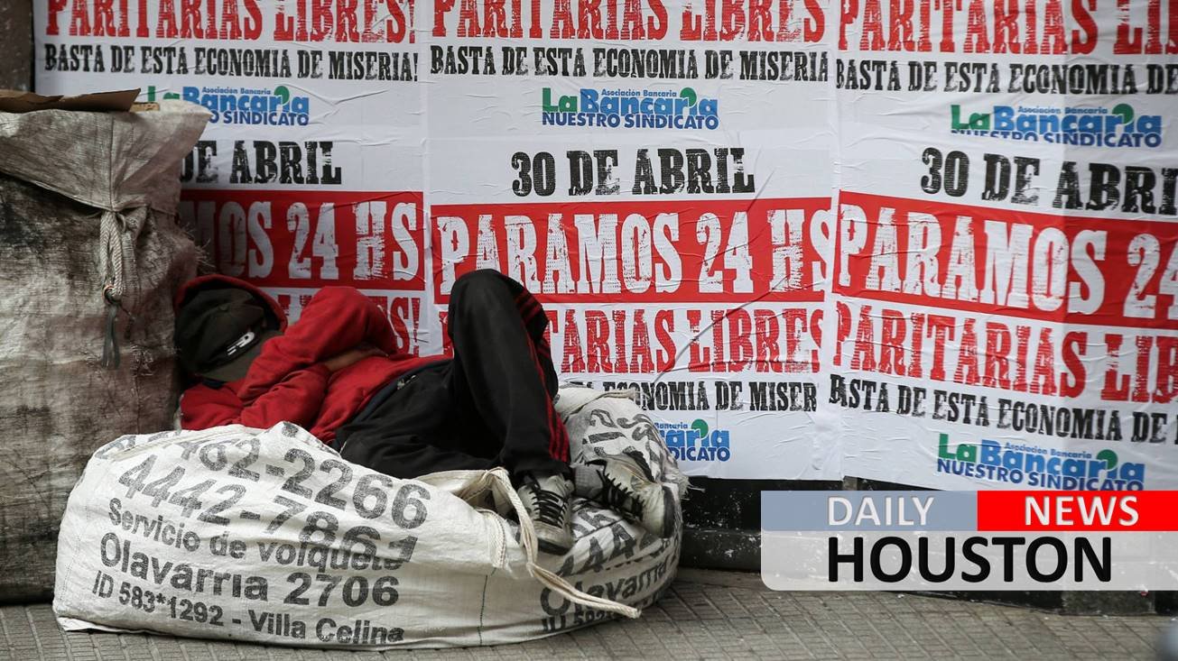 Argentina aumenta sus ventas de dólares para contener la devaluación del peso