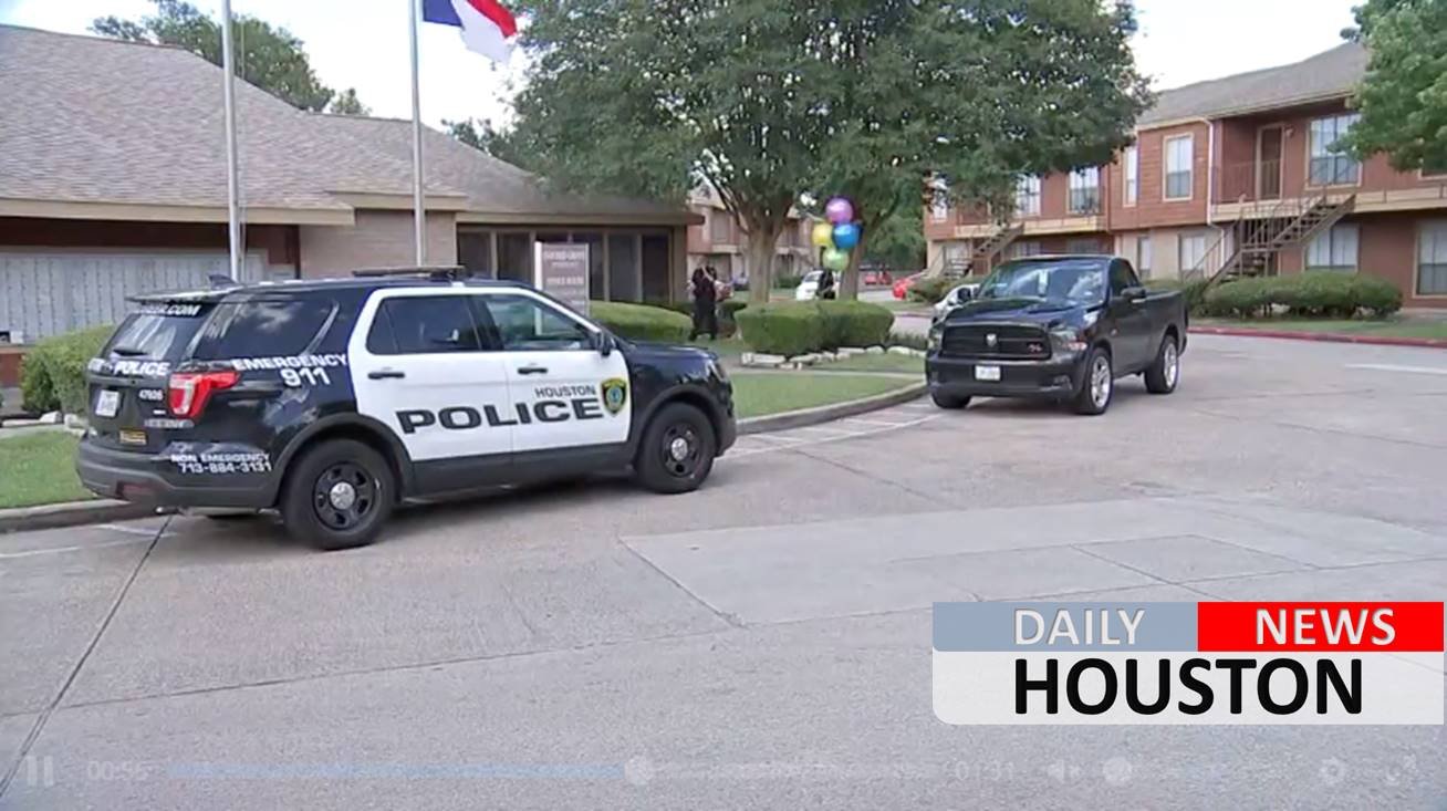 Robbers take 4 weapons from off-duty HPD officer