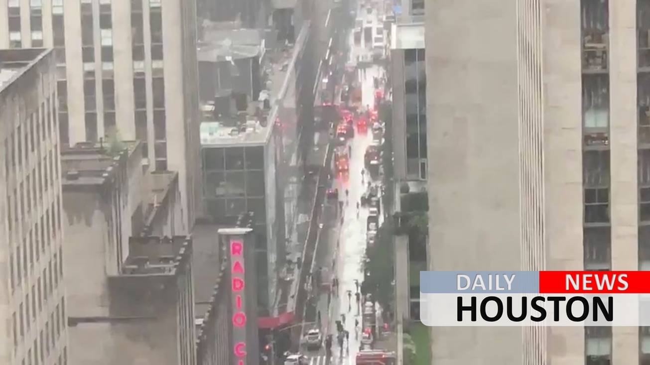 Helicopter crash on high-rise building in New York City leaves at least 1 dead