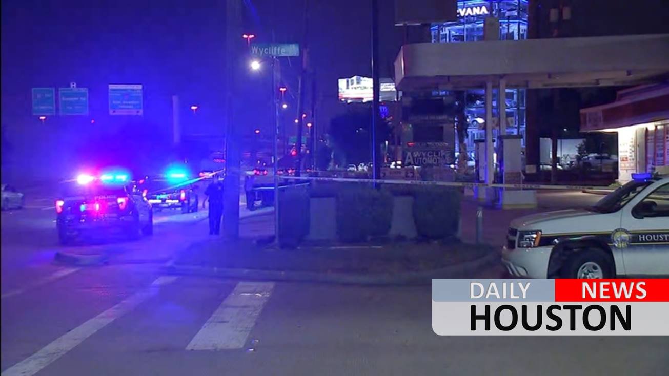 Woman found dead in west Houston parking lot