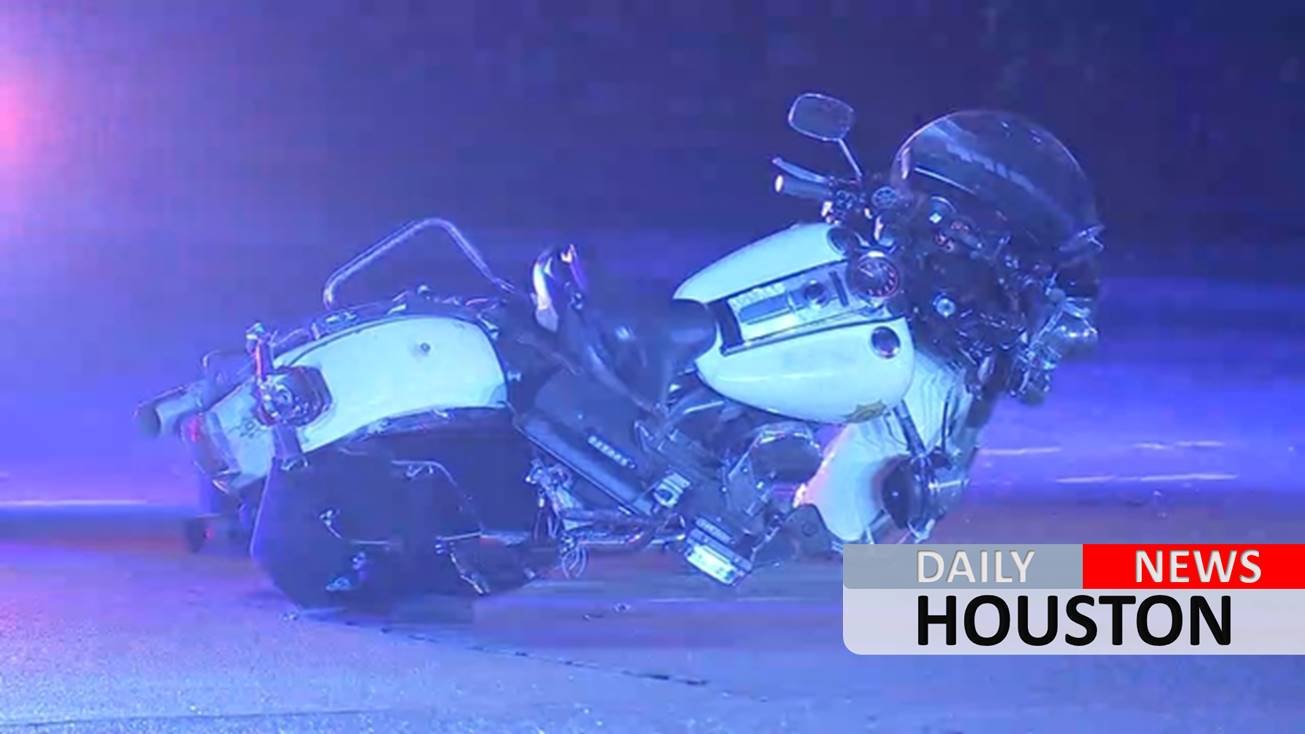 Driver charged with third DWI after hitting officers escorting giant crates through Houston