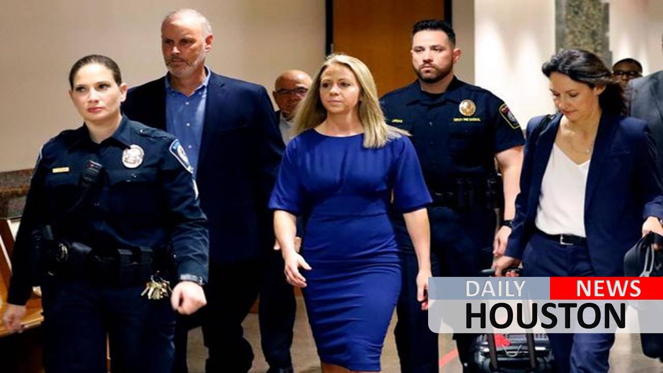 Ex-Dallas cop who fatally shot neighbor distracted by sexting police partner