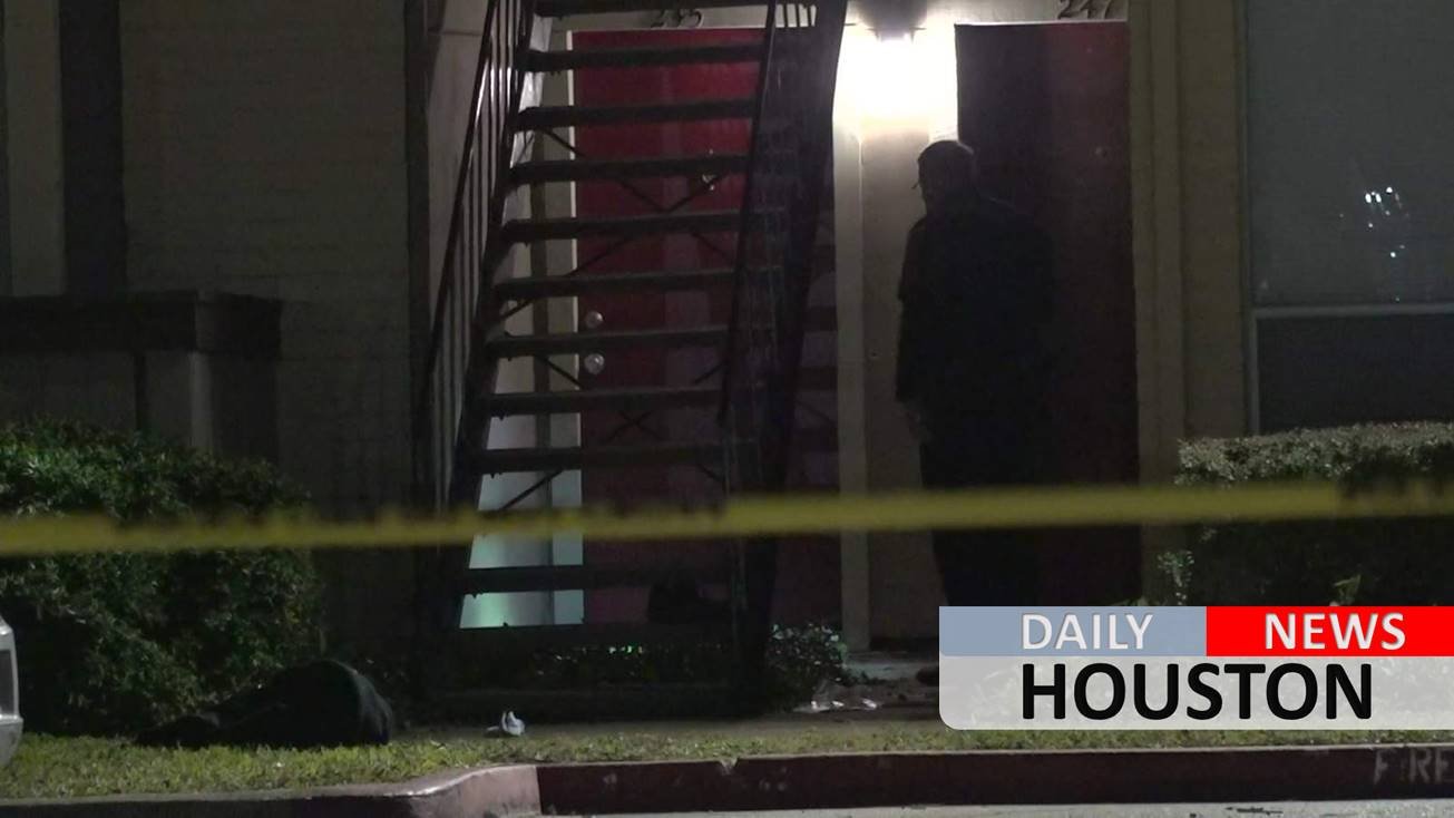 1 dead, 2 injured in west Houston apartment complex shooting