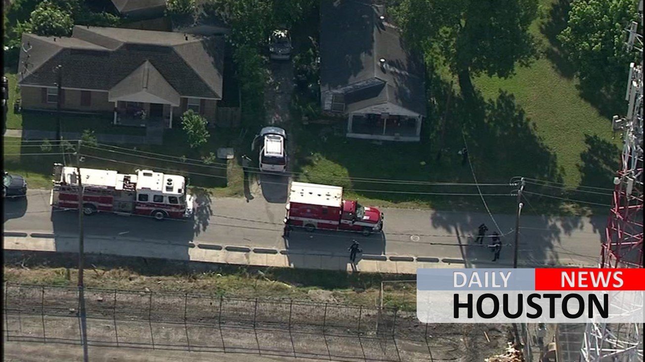 Girl flown to hospital after head-on car accident in north Harris County