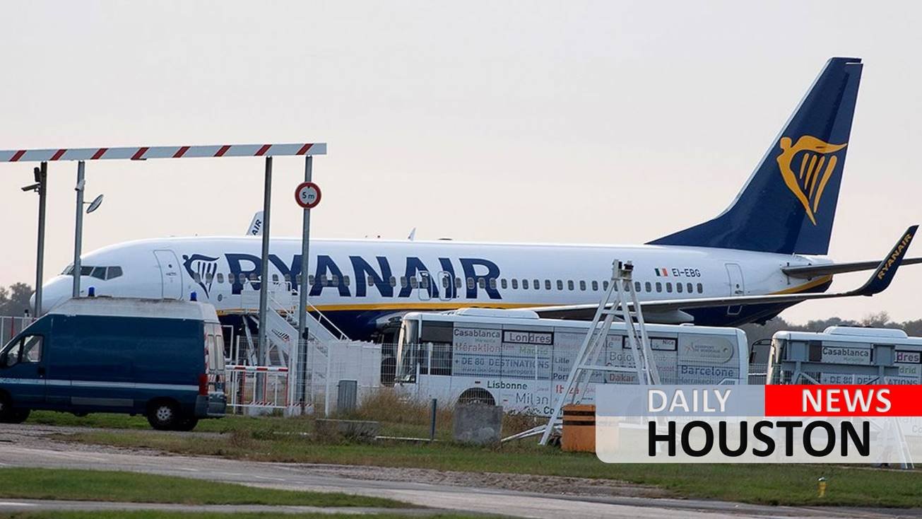 149 passengers evacuate plane seized by French authorities because of airline’s overdue bill