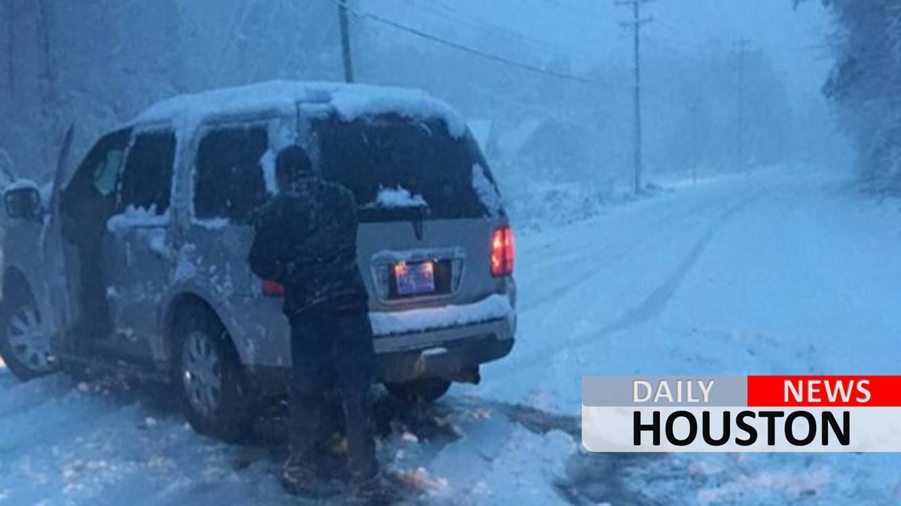Winter storm slams South with heavy snow, power outages as over 1,000 flights canceled out of Charlotte