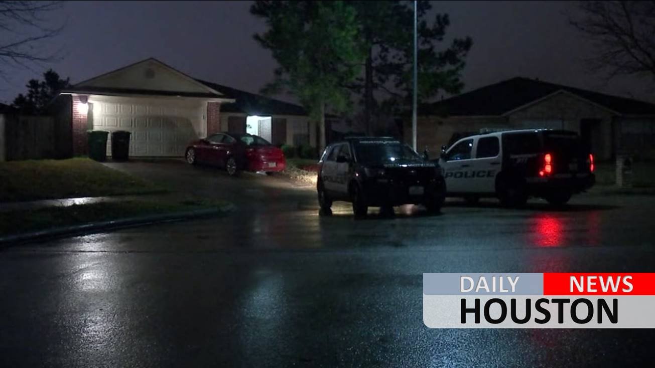 Man stabbed and left alone inside SE Houston home