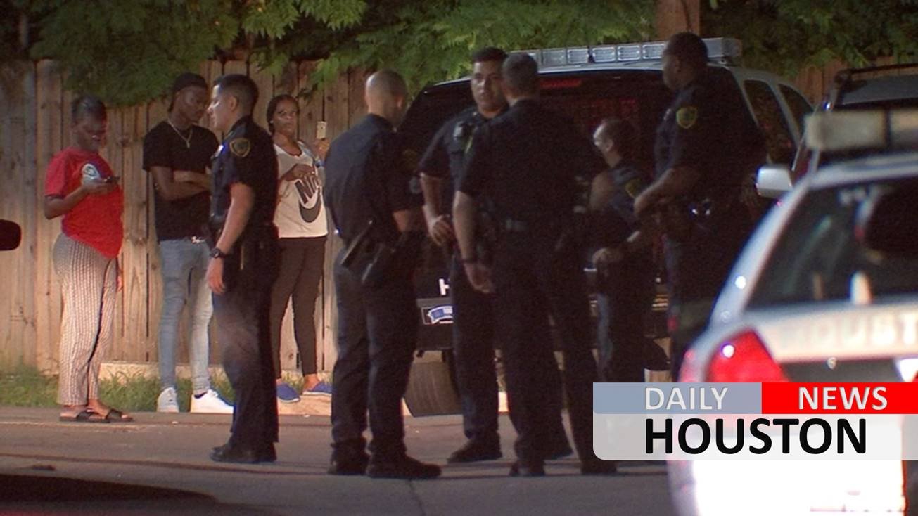 Food delivery driver shoots teen who allegedly robbed him at gunpoint in SW Houston