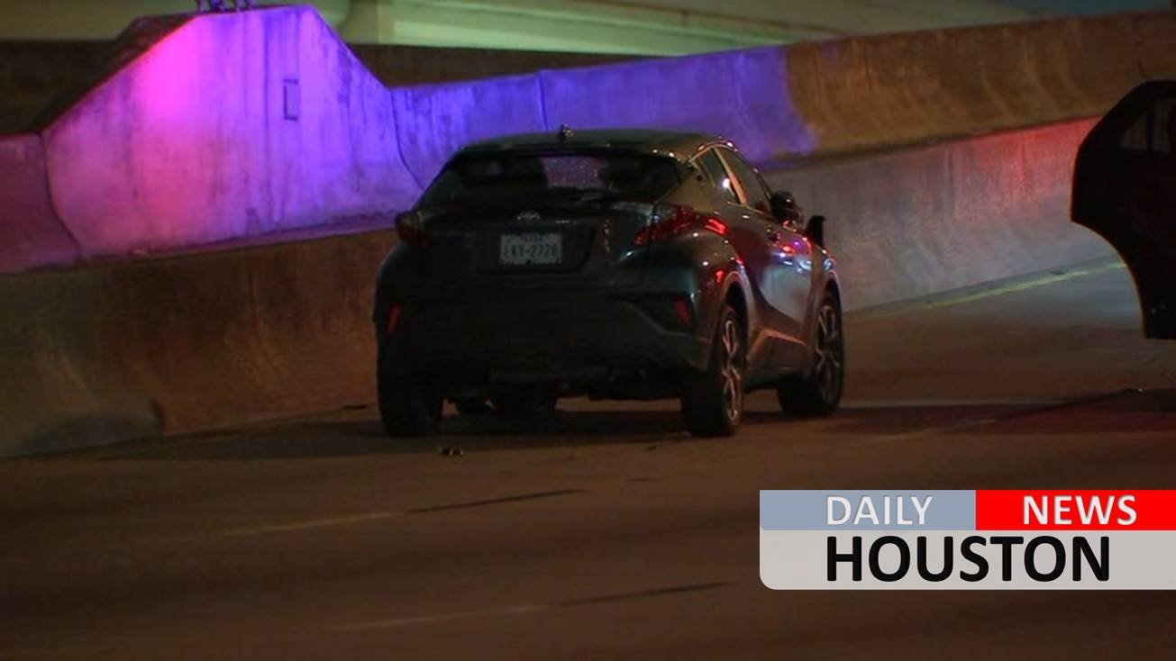 1 dead, 1 injured in suspected drunk driver crash on Gulf Freeway