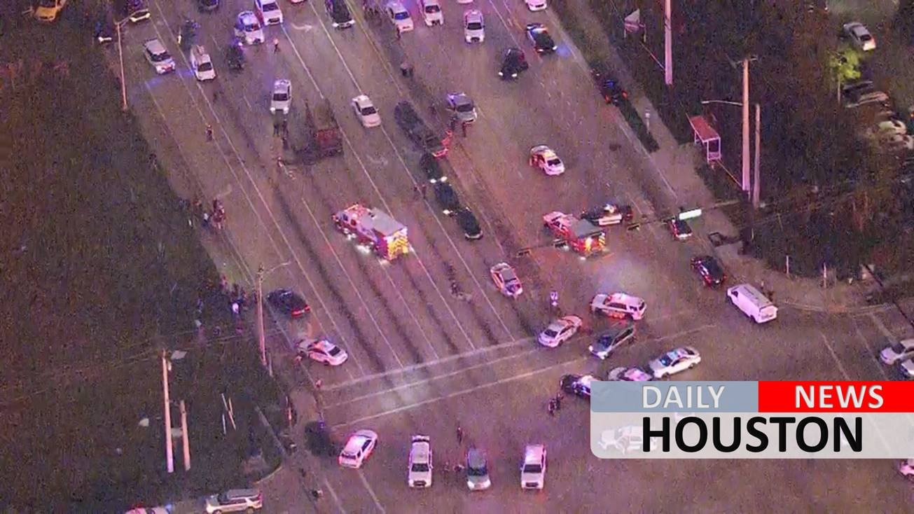 Florida high-speed chase of hijacked UPS truck ends in gunfire, 4 reported dead