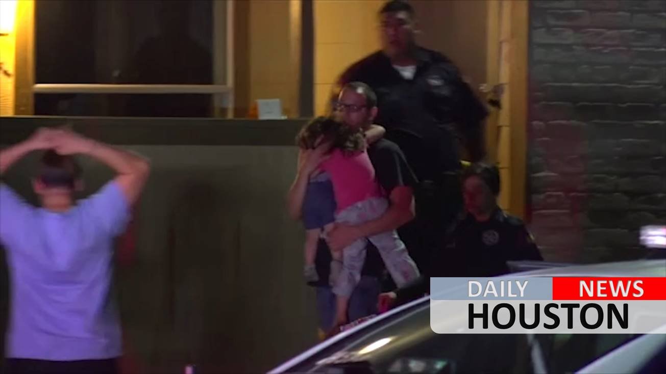 Mom shot at home with 2 young kids inside after answering door in NW Harris County