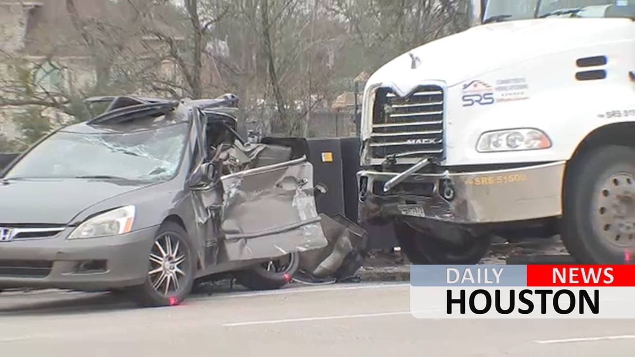 Driver dies after losing control on Southwest Fwy in Sugar Land