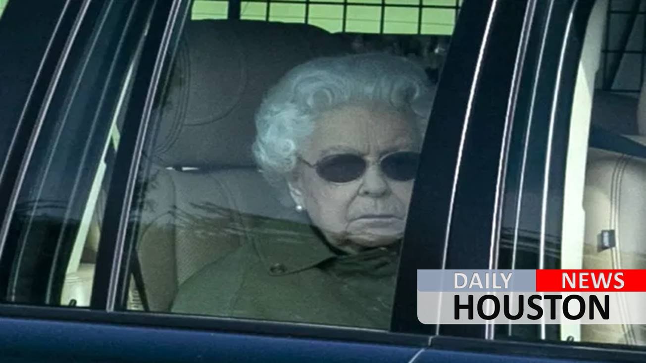 Queen leaves Buckingham Palace with plans for coronavirus quarantine