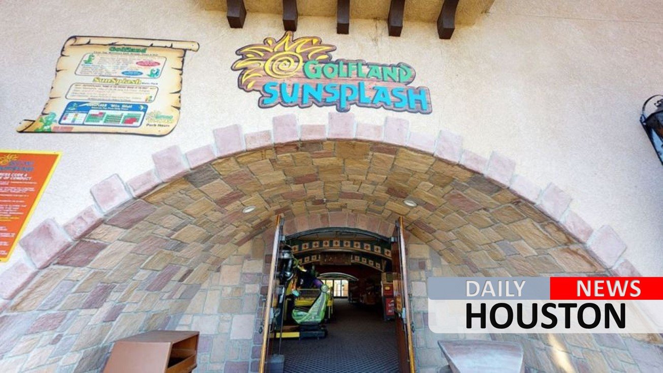 7 men arrested for allegedly touching underage girls at water park