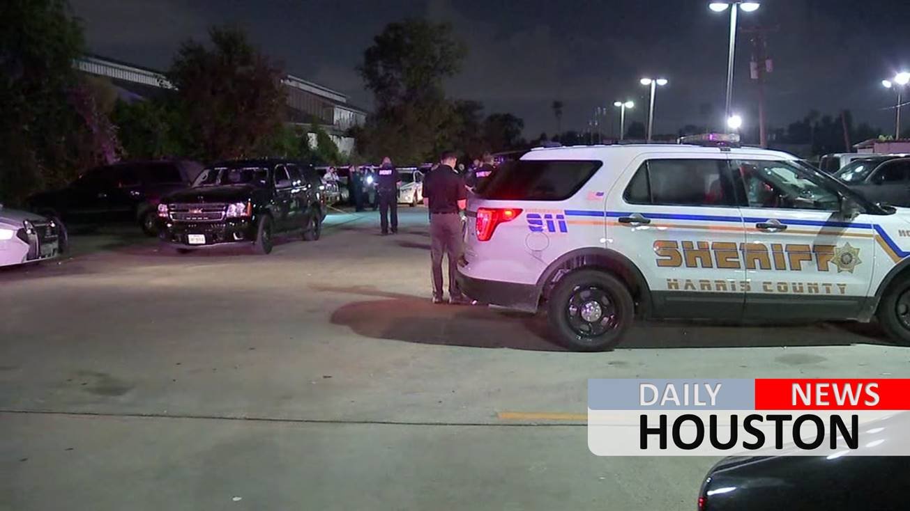Deputy working security shoots, kills armed man outside flea market in north Harris County