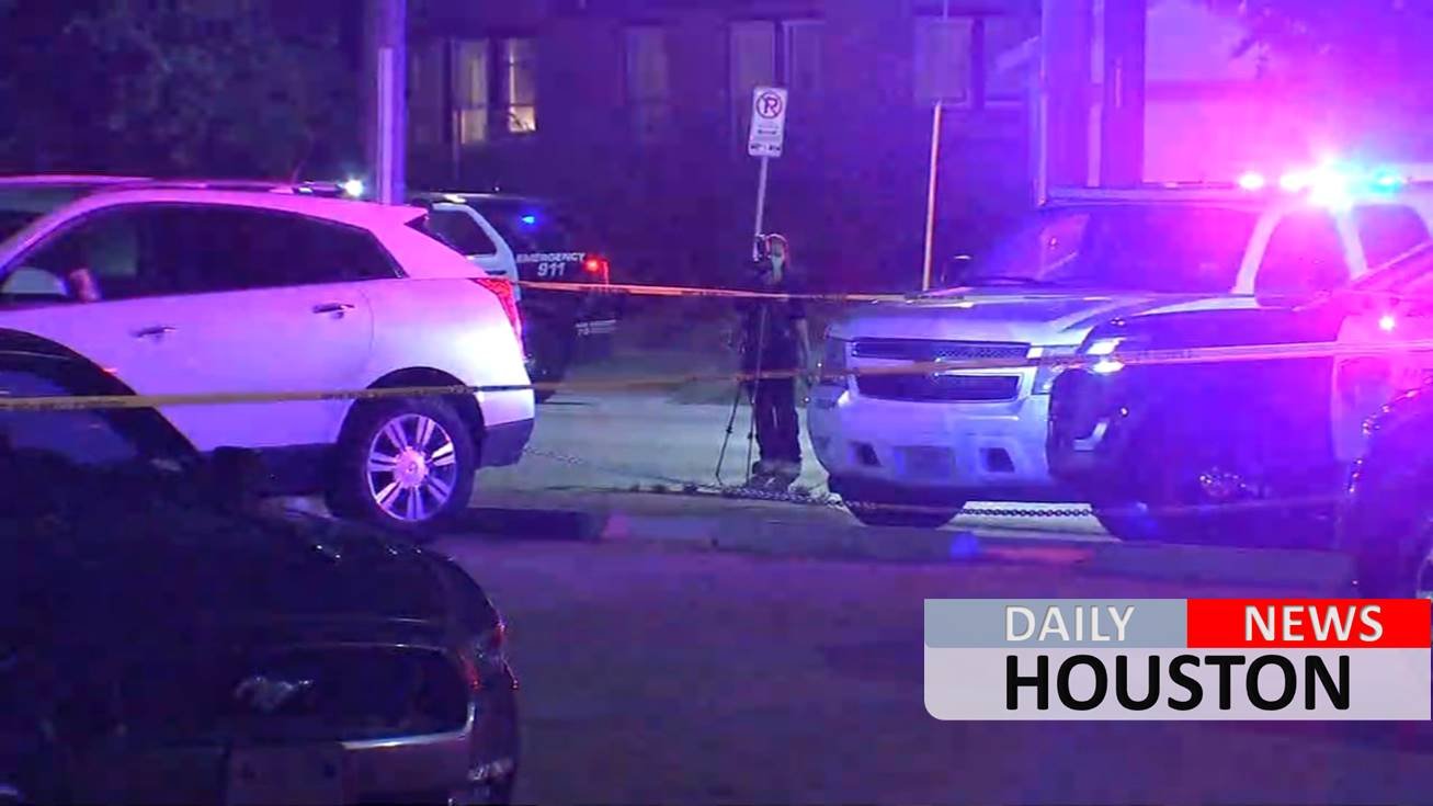 Man found shot to death in parking lot in southeast Houston