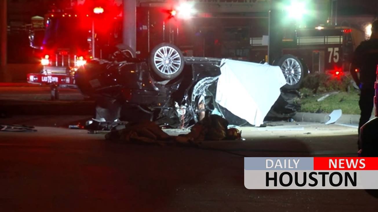 Man wanted for assault killed after crashing during high-speed chase in W. Houston