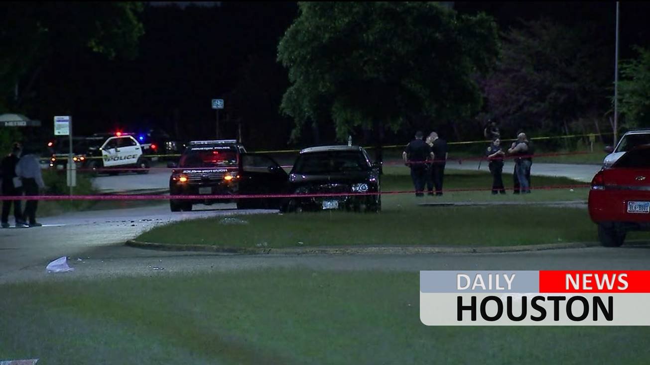 1 dead, 1 hospitalized after shooting on basketball court in southwest Houston
