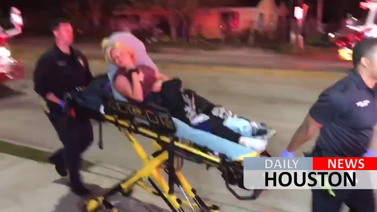 Firefighters rescue woman found stuck in air vent of vacant home in northeast Houston