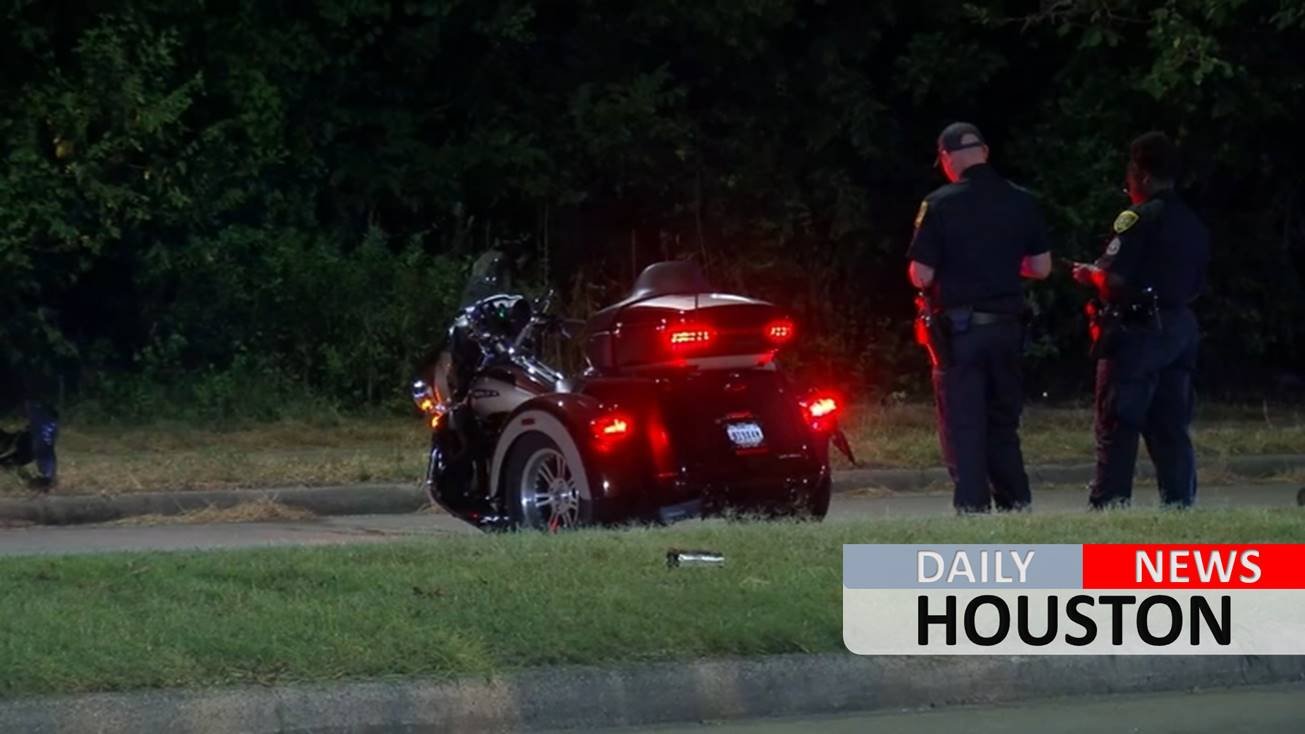Husband killed, wife injured when trike crashes into vehicle in NE Houston