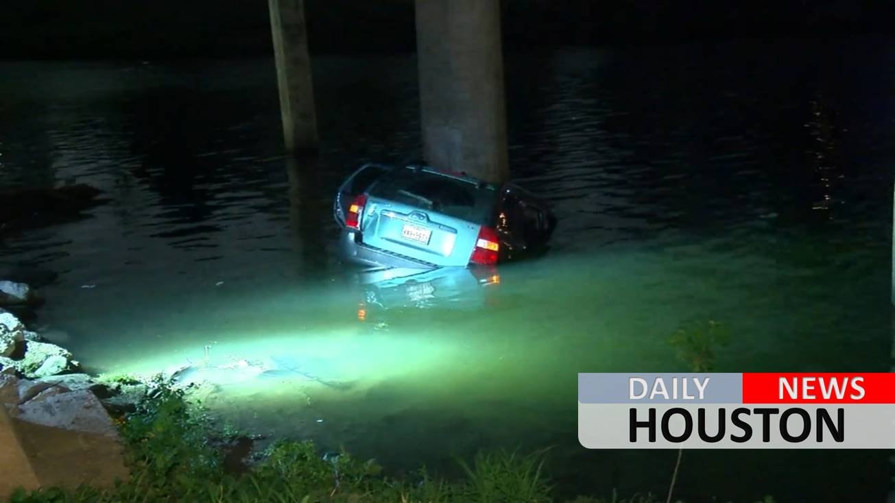 Four juveniles drive stolen vehicle into bayou after armed robbery